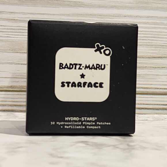 Sanrio Badtz-maru x Starface Big Compact w/ Mirror & 32 Acne Patches Hello Kitty - Picture 4 of 7